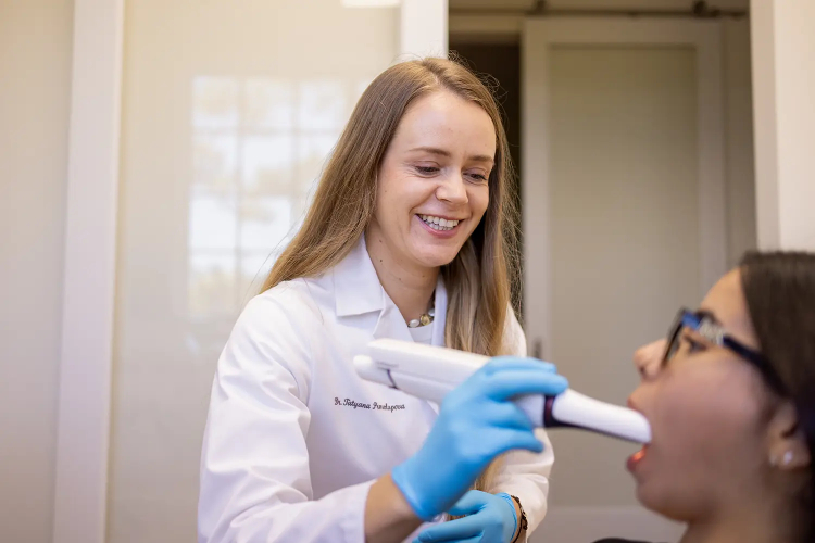 AirFlow Teeth Cleaning in Wellington